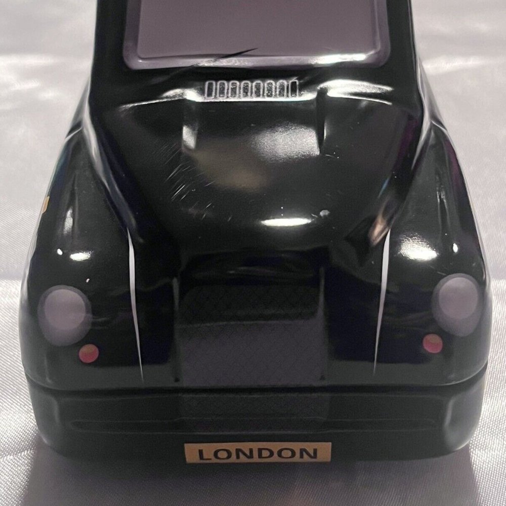 BLACK LONDON TAXI COLLECTOR'S METAL TIN BOX